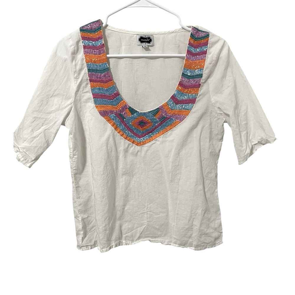 💚💚MUD PIE TOP WITH COLOR BEADED NECKLINE.